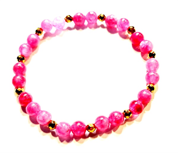 Armbånd - "Støt brysterne-armbånd" med pink kalcedon/kvarts perler 6 mm med små guld hæmatit 
